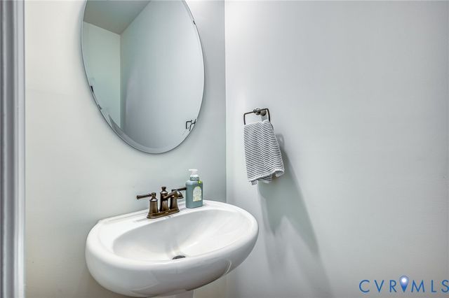 18521 Palisades Rdg, Moseley, VA 23120