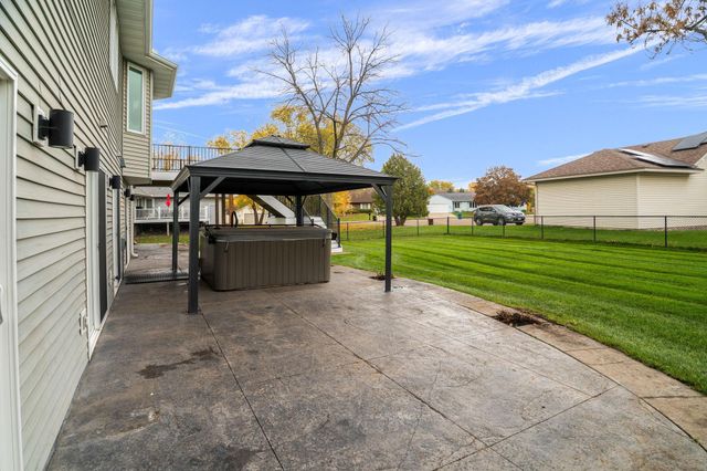 1162 Lakewood Drive S, Maplewood, MN 55119