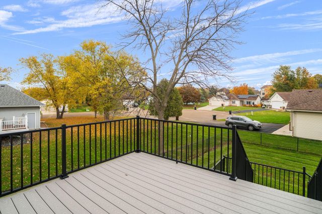 1162 Lakewood Drive S, Maplewood, MN 55119