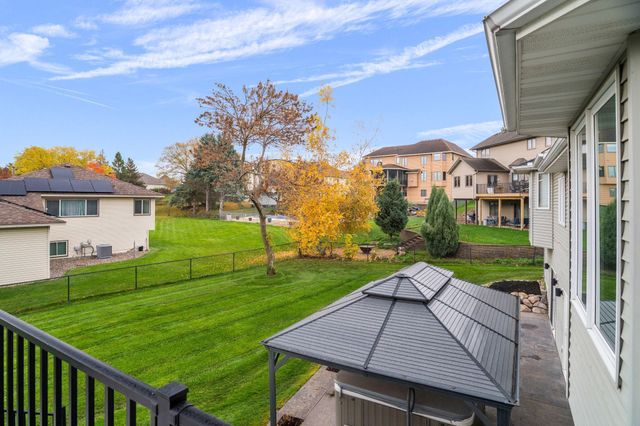 1162 Lakewood Drive S, Maplewood, MN 55119