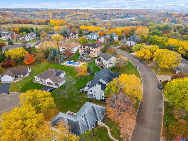 1162 Lakewood Drive S, Maplewood, MN 55119