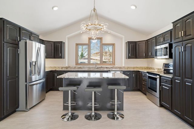 1162 Lakewood Drive S, Maplewood, MN 55119