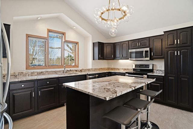 1162 Lakewood Drive S, Maplewood, MN 55119