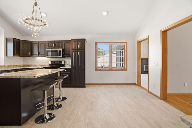 1162 Lakewood Drive S, Maplewood, MN 55119