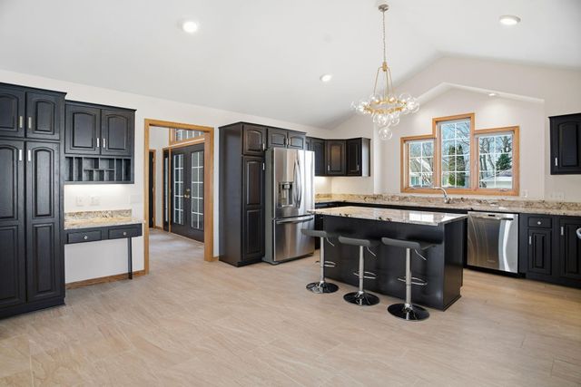 1162 Lakewood Drive S, Maplewood, MN 55119