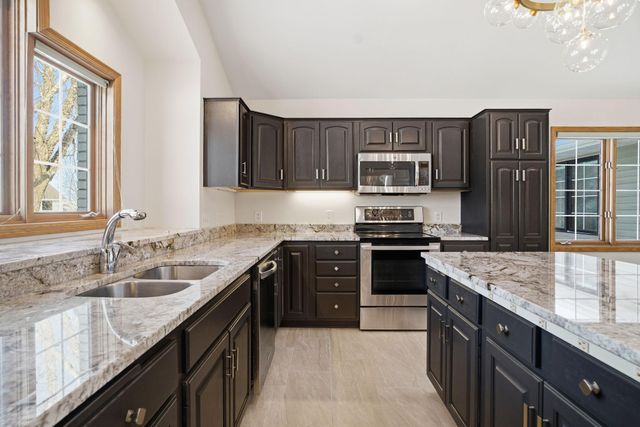 1162 Lakewood Drive S, Maplewood, MN 55119