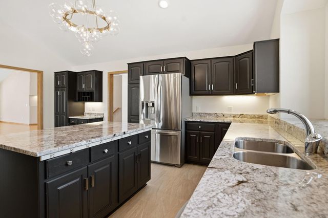 1162 Lakewood Drive S, Maplewood, MN 55119