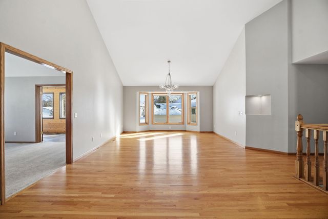 1162 Lakewood Drive S, Maplewood, MN 55119