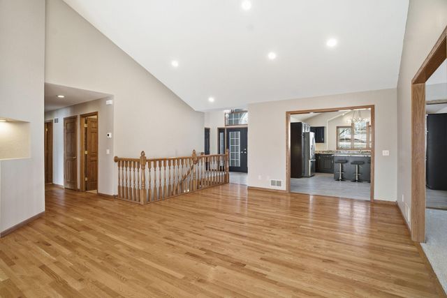 1162 Lakewood Drive S, Maplewood, MN 55119