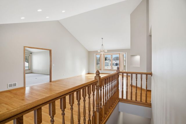 1162 Lakewood Drive S, Maplewood, MN 55119