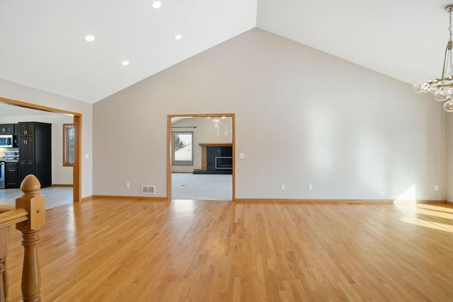 1162 Lakewood Drive S, Maplewood, MN 55119