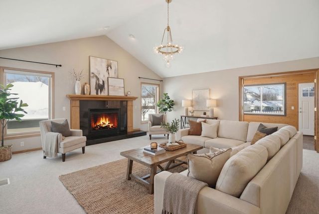 1162 Lakewood Drive S, Maplewood, MN 55119