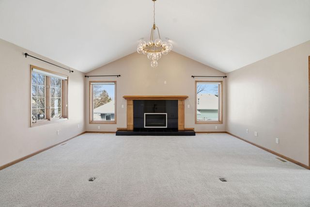 1162 Lakewood Drive S, Maplewood, MN 55119