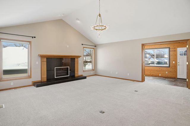 1162 Lakewood Drive S, Maplewood, MN 55119