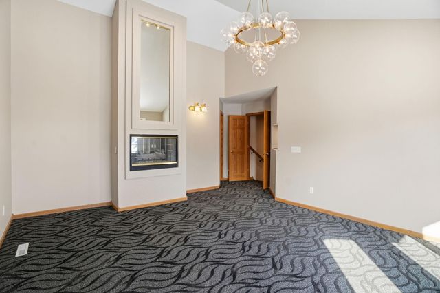 1162 Lakewood Drive S, Maplewood, MN 55119