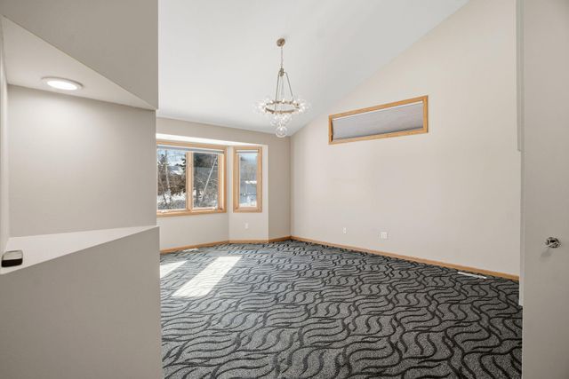 1162 Lakewood Drive S, Maplewood, MN 55119