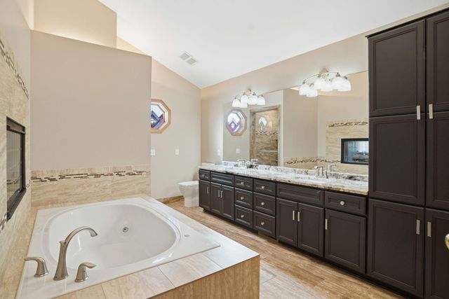 1162 Lakewood Drive S, Maplewood, MN 55119