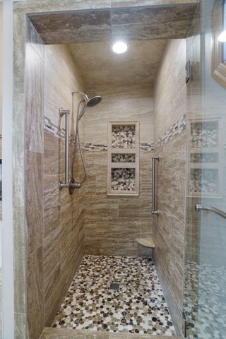 1162 Lakewood Drive S, Maplewood, MN 55119