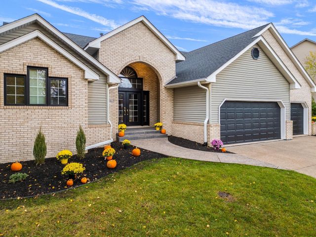 1162 Lakewood Drive S, Maplewood, MN 55119