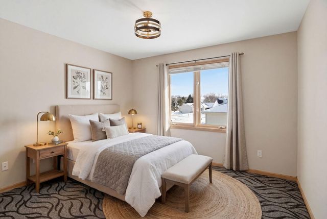 1162 Lakewood Drive S, Maplewood, MN 55119