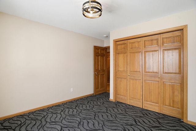 1162 Lakewood Drive S, Maplewood, MN 55119