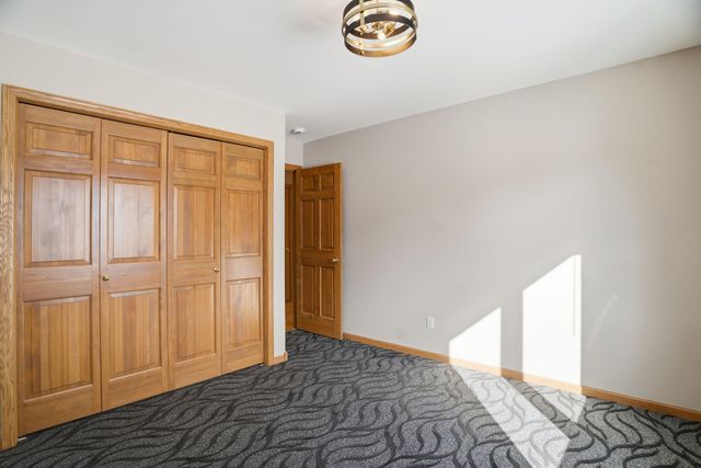 1162 Lakewood Drive S, Maplewood, MN 55119