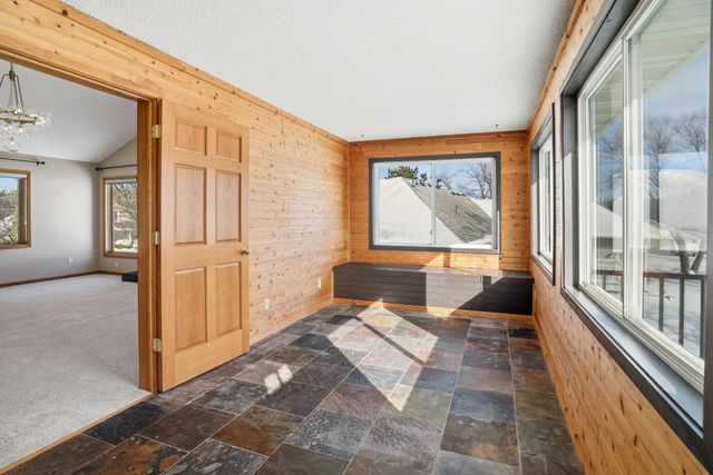 1162 Lakewood Drive S, Maplewood, MN 55119