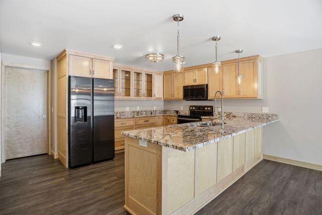 1162 Lakewood Drive S, Maplewood, MN 55119