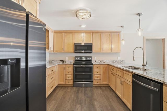 1162 Lakewood Drive S, Maplewood, MN 55119