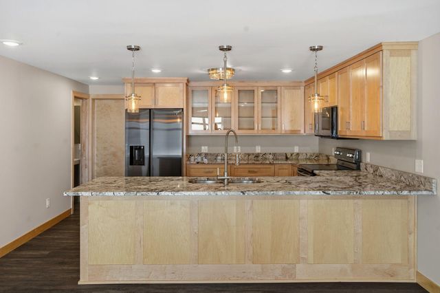 1162 Lakewood Drive S, Maplewood, MN 55119