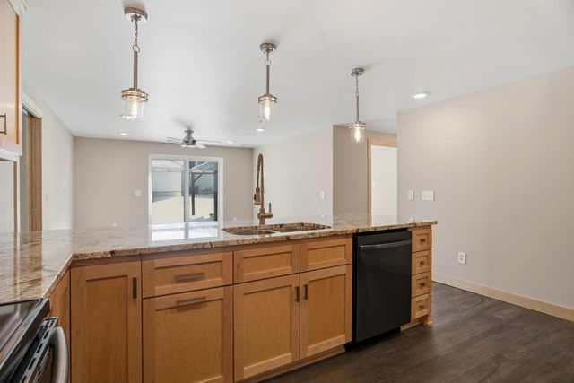 1162 Lakewood Drive S, Maplewood, MN 55119