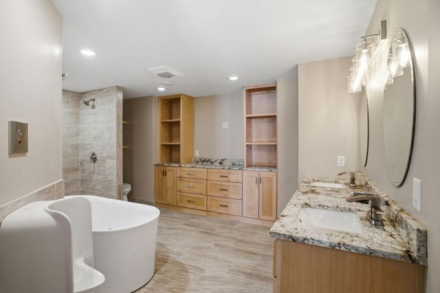 1162 Lakewood Drive S, Maplewood, MN 55119