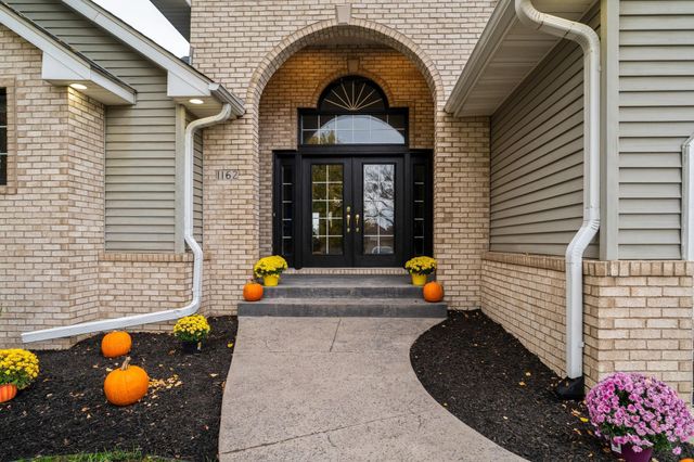 1162 Lakewood Drive S, Maplewood, MN 55119