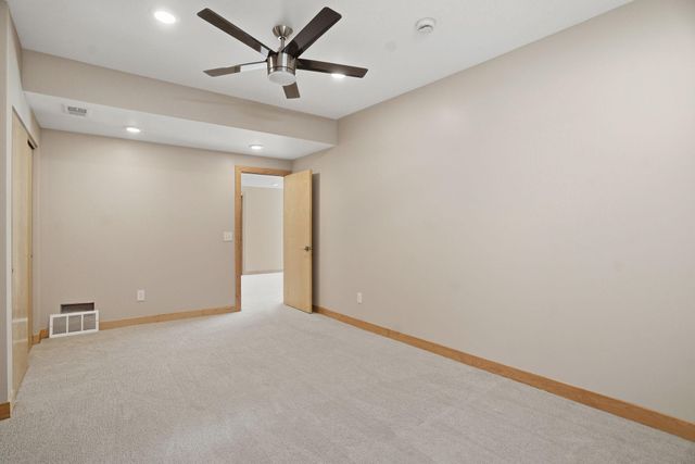 1162 Lakewood Drive S, Maplewood, MN 55119