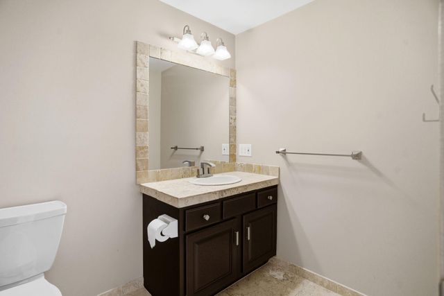 1162 Lakewood Drive S, Maplewood, MN 55119