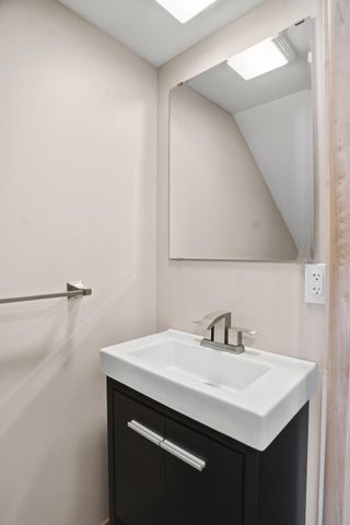 1162 Lakewood Drive S, Maplewood, MN 55119