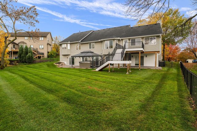 1162 Lakewood Drive S, Maplewood, MN 55119