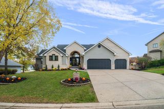 1162 Lakewood Drive S, Maplewood, MN 55119