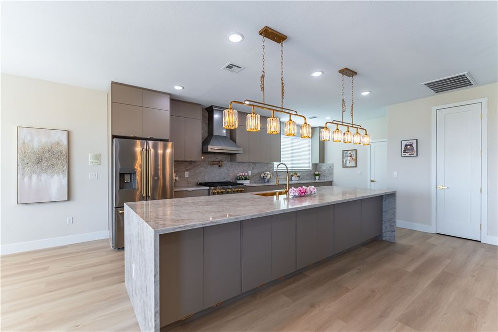 Image 10 of property listing at 10584 Abisso Drive, Las Vegas, NV 89135