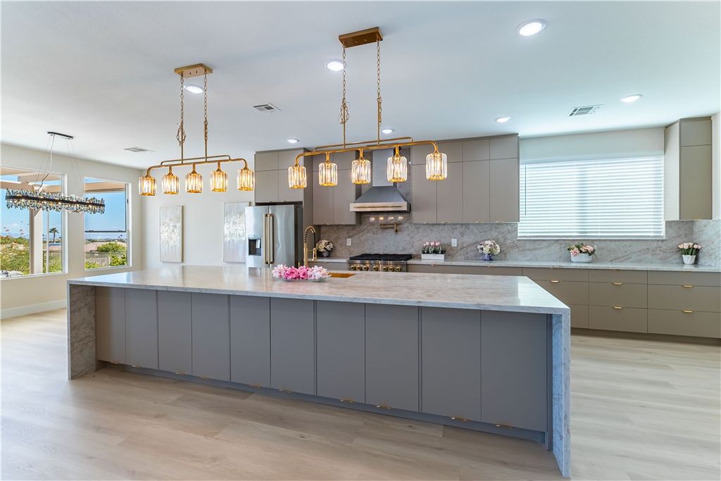 Image 11 of property listing at 10584 Abisso Drive, Las Vegas, NV 89135
