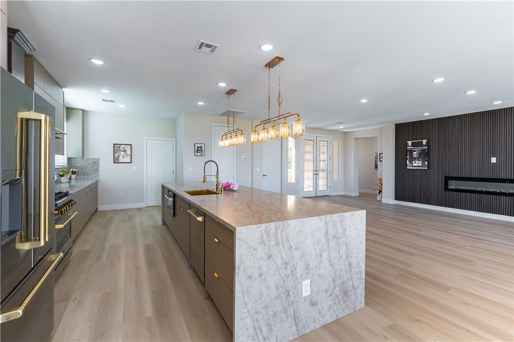 Image 12 of property listing at 10584 Abisso Drive, Las Vegas, NV 89135