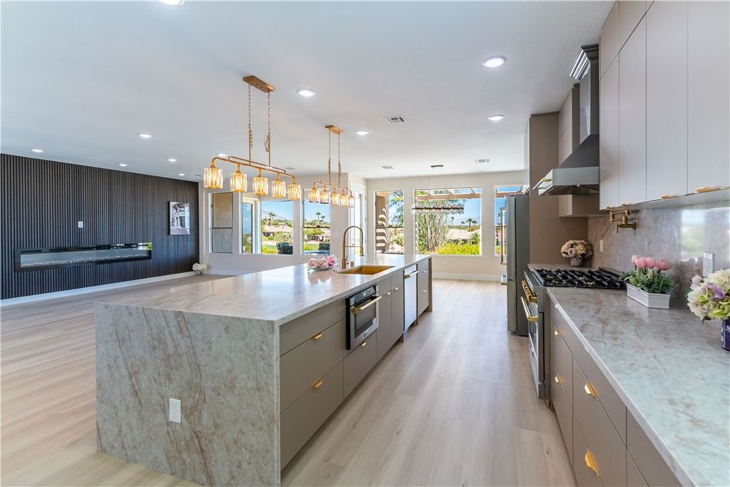 Image 13 of property listing at 10584 Abisso Drive, Las Vegas, NV 89135