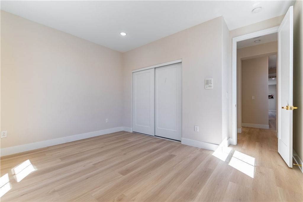 Image 21 of property listing at 10584 Abisso Drive, Las Vegas, NV 89135