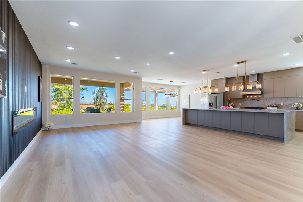 Image 5 of property listing at 10584 Abisso Drive, Las Vegas, NV 89135