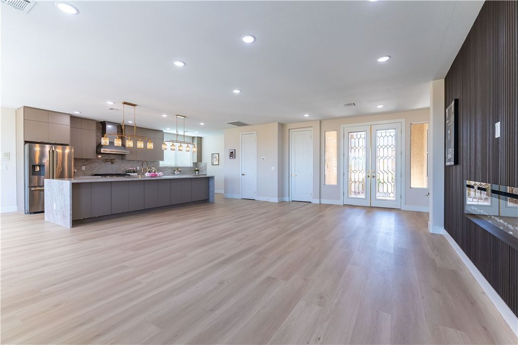 Image 7 of property listing at 10584 Abisso Drive, Las Vegas, NV 89135