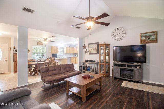 517 Victoria Street, Bay Saint Louis, MS 39520