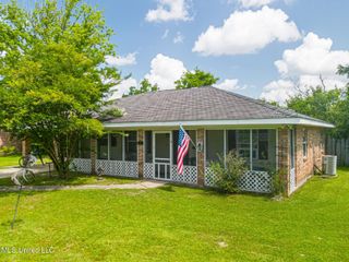 517 Victoria Street, Bay Saint Louis, MS 39520