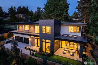 1028 89th Ave NE, Bellevue, WA 98004