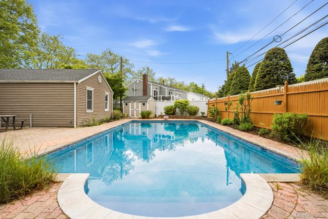 6 Frost Pond Road, Greenlawn, NY 11740