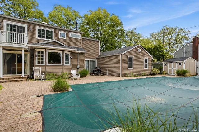 6 Frost Pond Road, Greenlawn, NY 11740